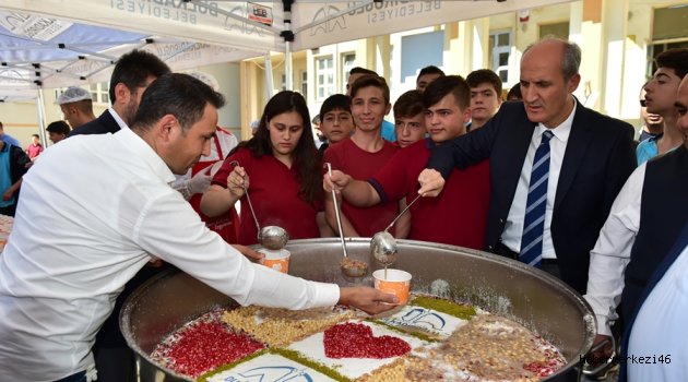 DULKADİROĞLU’NDAN ÖĞRENCİLERE AŞURE