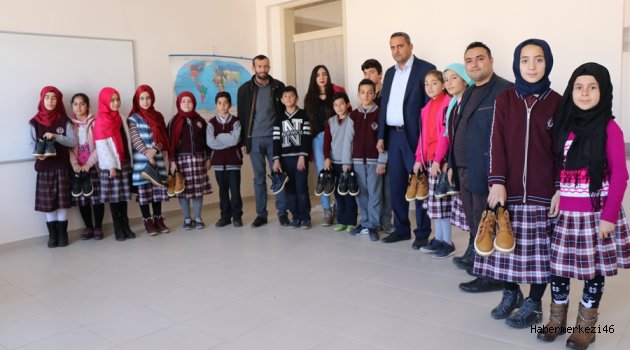 GÖNÜLLÜ İYİLİK HAREKETİ DERNEĞİN’DEN ÖĞRENCİLERİ ISITAN YARDIM