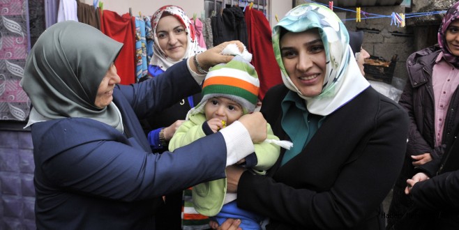 HANIMLAR YARDIM DAĞITTI