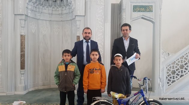 “HAYDİ ÇOCUKLAR CAMİYE” PROJESİNDE ÇOCUKLAR ÖDÜLLENDİRİLDİ