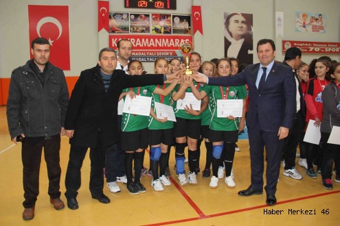 HENTBOL'UN YILDIZLARI BELLİ OLDU