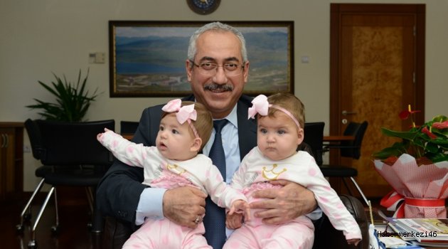 İLK TÜP BEBEKLERİMİZDEN REKTÖR DEVECİ’YE ZİYARET
