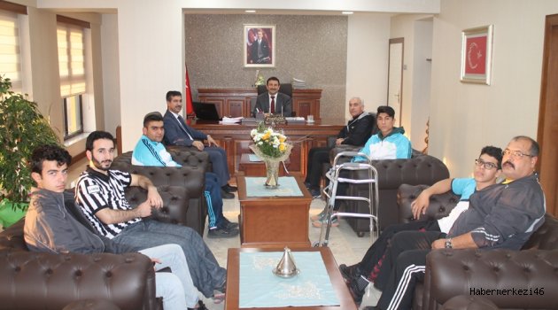 KAYMAKAM ÇEK, LİDER GENÇLİK SPOR KULÜBÜ YÖNETİMİNİ MAKAMINDA KABUL ETTİ