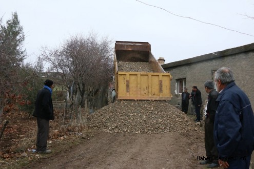 Kırsal Mahalleler Çamurlu Yollardan Kurtuluyor