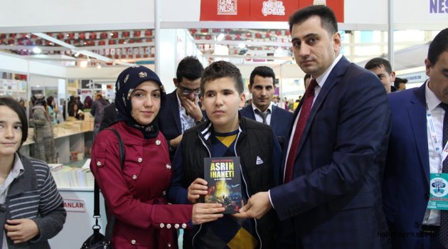 KİTAP FUARI ENGELLİLERİ DE MİSAFİR ETTİ